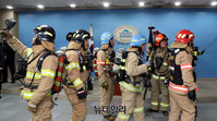 [포토] 국회 기자회견장 화재현장 출동한 소방관들