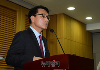 [포토] 한국당 원내대표 출마선언 하는 윤상현 의원