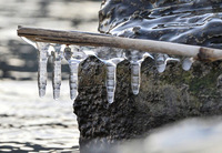 [포토] '대설(大雪)' 앞두고 고드름 맺힌 한강