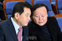 [포토] 대화나누는 '심재철-김재원'