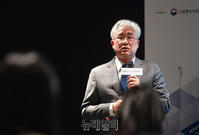 [포토] 글로벌셀링 과정 소개하는 김경태 시디즈 상무