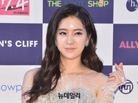 [포토] 팝페라 가수 애슐리, 여신 손가락 하트