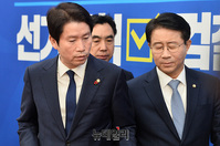 [포토] 정책조정회의 입장하는 이인영 민주당 원내대표