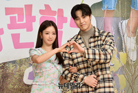 [포토] 사랑스런 커플 '윤보미-이태환'