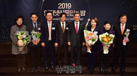 [포토] 2019 인터넷신문인의밤, 국회 의정대상 시상식 수상자 기념촬영(명단)