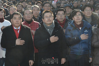 [포토] 文정권 국정농단 규탄대회, 국민의례하는 한국당