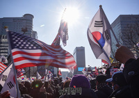 [포토] '태극기-성조기' 휘날리는 광화문광장