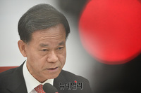 [포토] 문희상 국회의장 비판하는 임종훈 전 국회입법조사처장