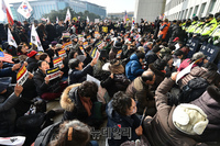 [영상] 공수처-선거법 반대하며 국회 진입시도하는 우파시민들