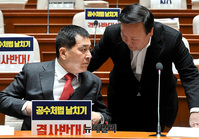 [포토] 대화나누는 '심재철-김재원'