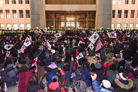 [포토] 패스트트랙 반대하며 농성 이어가는 우파 시민들