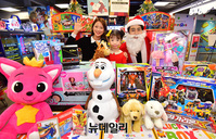 [포토] 롯데마트, 크리스마스 맞이 '산타의선물' 행사 전개