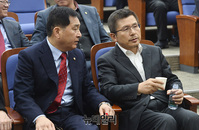 [포토] 대화나누는 '황교안-심재철'