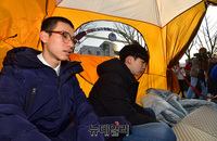 [포토] 편향교육 논란, '김화랑-최인호 군' 인헌고 정문서 천막농성 돌입