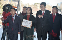 [포토] 한국당, 임종석·한병도 검찰에 고발장 제출