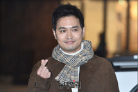 [포토] 배우 서동원, 수줍게 내민 손가락 하트