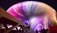 [포토] DDP 곡선외관에 화려한 영상쇼, 서울라이트 개막