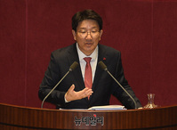[포토] 무제한 토론 나선 권성동 한국당 의원