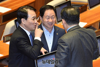 [포토] 김경협 의원에게 주의 요구하는 '주광덕-이원욱'
