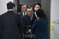 [포토] 민주당 확대간부회의 입장하는 지도부