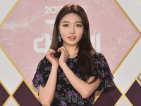 [포토] 청하 '사랑스런 하트'