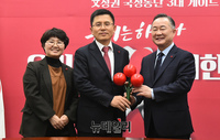 [포토] 사랑의열매 전달식 참석한 황교안 한국당 대표