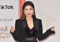 [포토] 송가인 "영광의 자리, 시상하러 왔어요"