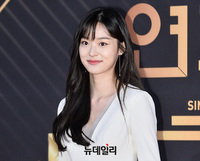 [포토] KBS 연기대상 찾은 여신 배우 신도현