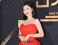 [포토] 배우 김하경, 강렬한 레드드레스