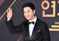 [포토] 멋진 수트 입은 장현성