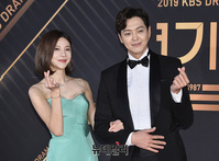 [포토] 화사한 커플 배우 '차예련-김흥수'