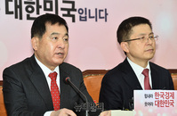 [포토] 모두발언하는 심재철 한국당 원내대표