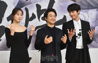 [포토] 낭만닥터 김사부 2 주역들 "의사 포스 느껴지나요"