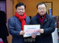 [포토] 한국당, 헌재에 권한쟁의심판청구서 제출