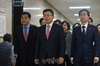 [포토] 최고위 입장하는 자유한국당 지도부