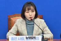 [포토] 발언하는 민주당 인재6호 '홍정민 변호사'