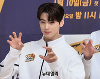 [포토] 얼굴 천재 차은우 "농구 선수 됐어요"