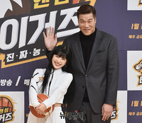 [포토] 핸섬 타이거즈, 감독·매니저 맡은 '서장훈-조이'