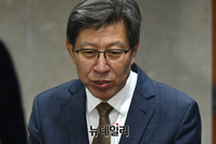 [포토] 기자들 질문에 답하는 박형준 혁신통추위 위원장