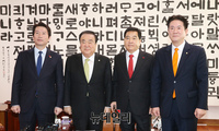 [포토] 한자리에 모인 문희상 국회의장과 여야3당 원내대표