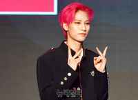 [포토] 이엔오아이 도진 '강렬한 레드 헤어'