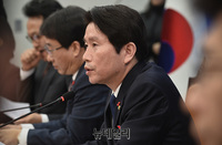 [포토] 민주당 원내대책회의, 발언하는 이인영
