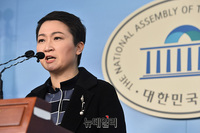 [포토] '보수통합' 긴급 기자회견하는 이언주 