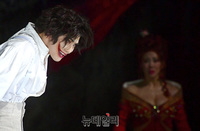 [포토] '웃는 남자' 엑소 수호의 소름돋는 연기