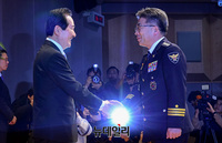 [포토] 손 맞잡은 '정세균-민갑룡'