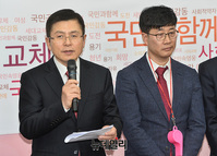 [포토] 영입인재 환영 인사말하는 황교안 대표