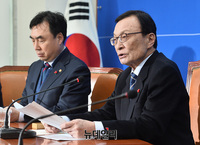 [포토] 신년 기자간담회, 발언하는 이해찬 민주당 대표