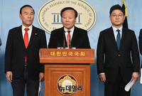 [포토] 부동산 시장 안정화 위한 '주택 공약' 발표하는 한국당