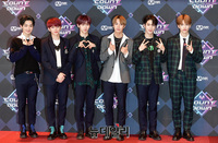 [포토] 베리베리 "잠시후 생방송서 만나요"