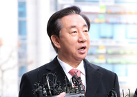 [포토] 채용청탁의혹 선고공판 출석하는 김성태 의원